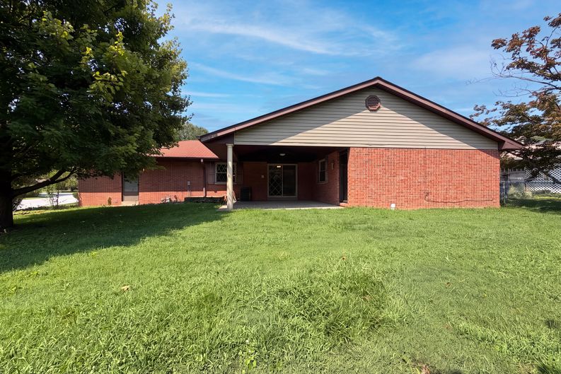 Photo 5 of 25 of 209 Dana Dr, Collinsville, IL