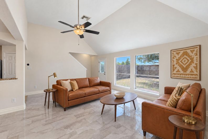 Photo 7 of 23 of 12938 Maile Park Dr, Houston, TX