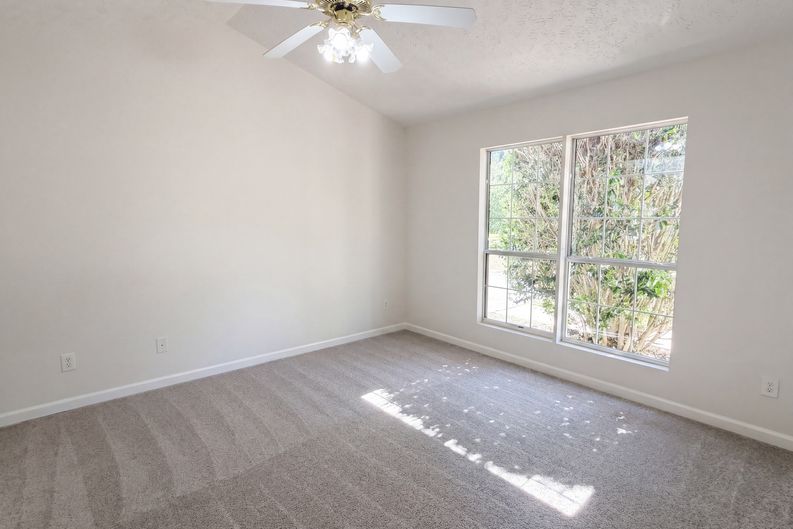 Photo 11 of 27 of 182 Livingston Ln, Covington, GA