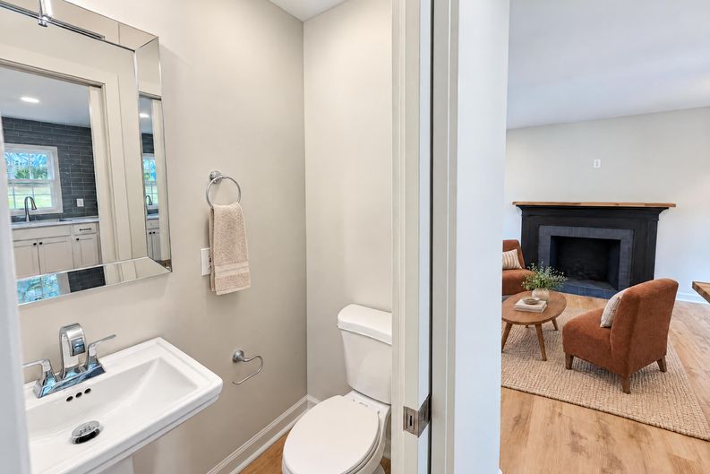 Photo 5 of 17 of 5825 Hadley St, Mission, KS