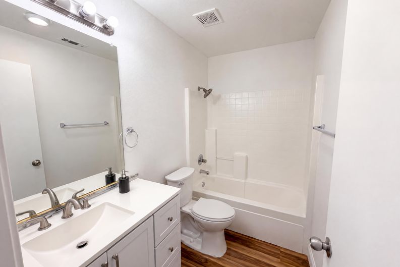 Photo 22 of 39 of 8460 Orchard Creek Way, Elk Grove, CA