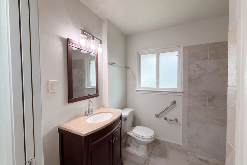 Photo 11 of 33 of 7706 Marinette Dr, Houston, TX