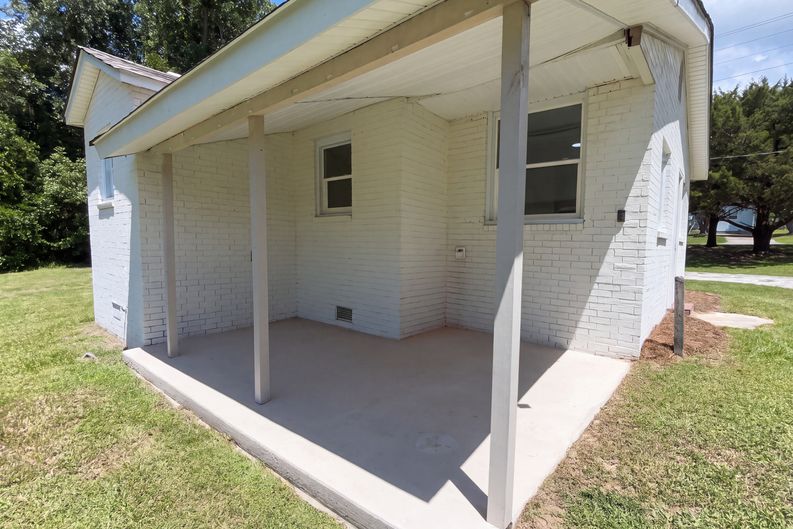 Photo 26 of 32 of 630 S Lee St, Batesburg, SC