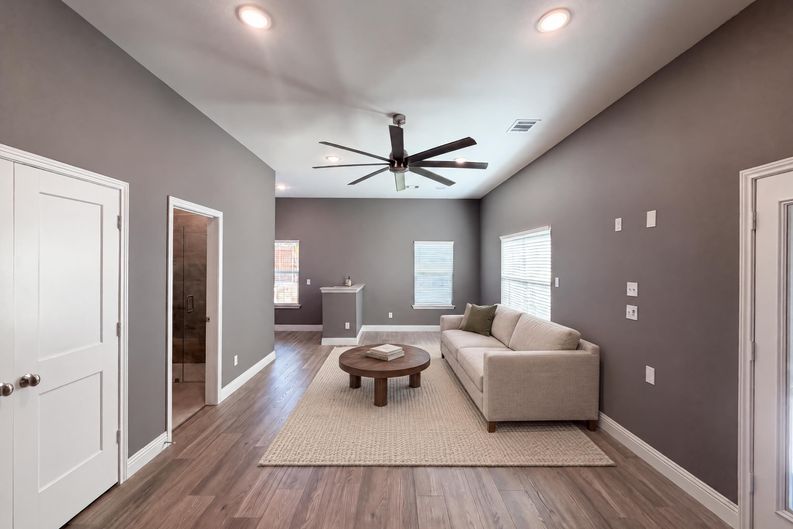 Photo 4 of 24 of 8912 Holt St, Lakeside, TX