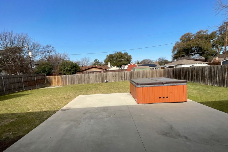 Photo 16 of 17 of 8541 Strathmore Dr, Dallas, TX