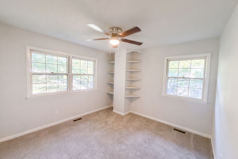 Photo 16 of 22 of 917 Hillview Dr, Cary, NC