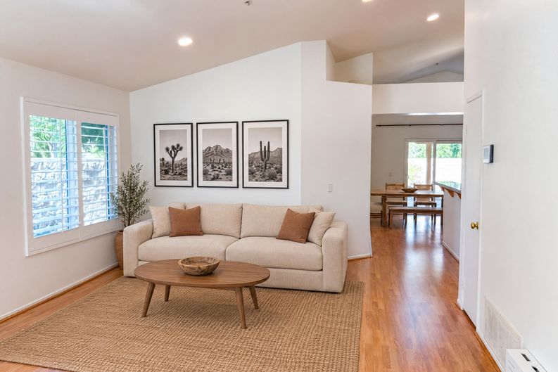 Photo 3 of 16 of 7776 Somerset Ln, Highland, CA