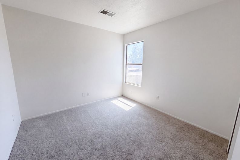 Photo 6 of 18 of 1610 Perma Dr NE, Rio Rancho, NM