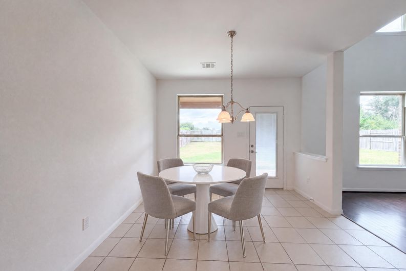 Photo 11 of 28 of 19607 Pecos Bend Ct, Cypress, TX
