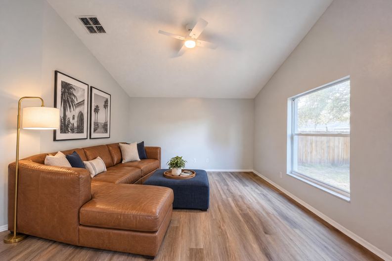 Photo 22 of 41 of 9703 Glenpointe Dr, Riverview, FL