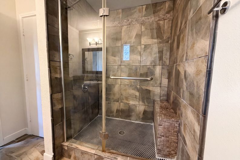 Photo 12 of 16 of 1620 Sunview Cir, New Braunfels, TX