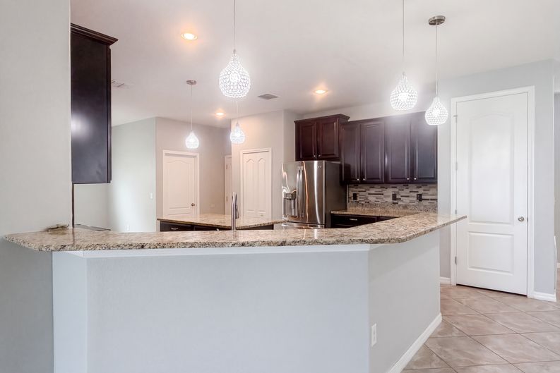 Photo 11 of 37 of 626 Tanana Fall Dr, Ruskin, FL
