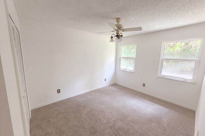 Photo 4 of 30 of 3123 SE Quanset Cir, Stuart, FL