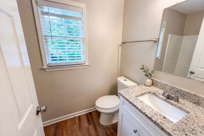 Photo 14 of 23 of 4078 Tara Ct, Loganville, GA