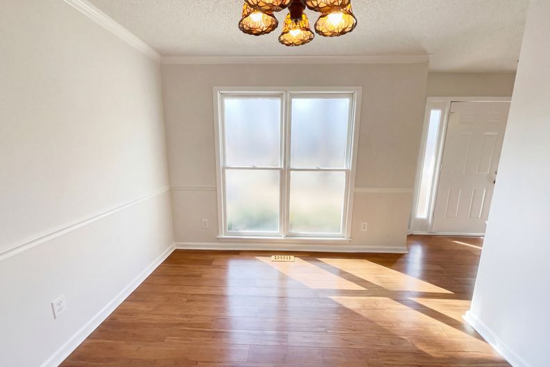 Photo 10 of 28 of 1012 Crown Corners Dr, McDonough, GA