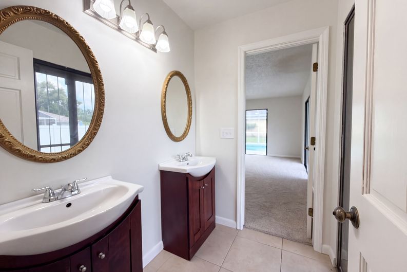 Photo 9 of 21 of 8022 Timber Lake Ln, Sarasota, FL