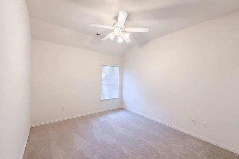 Photo 13 of 24 of 5307 Chatham Hill Ln, Houston, TX