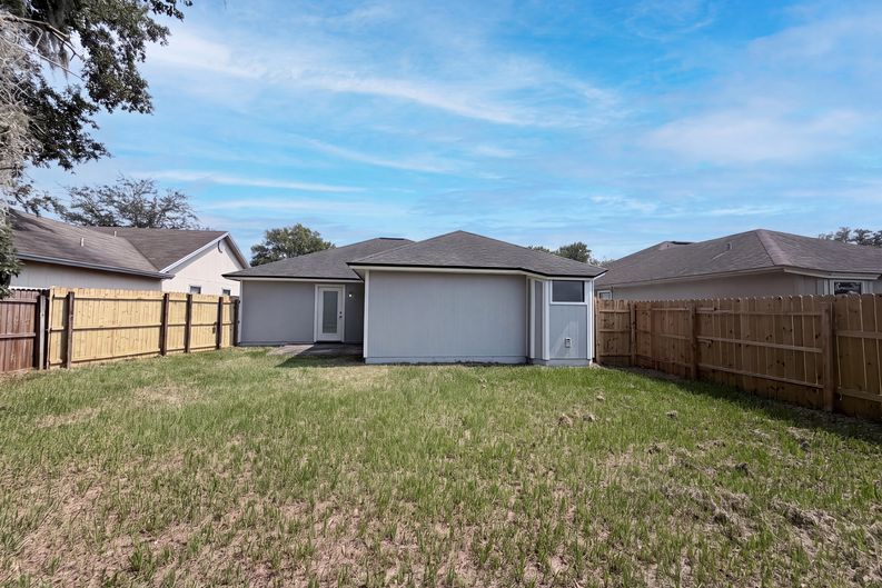 Photo 5 of 17 of 1708 Ashwood Cir, Middleburg, FL