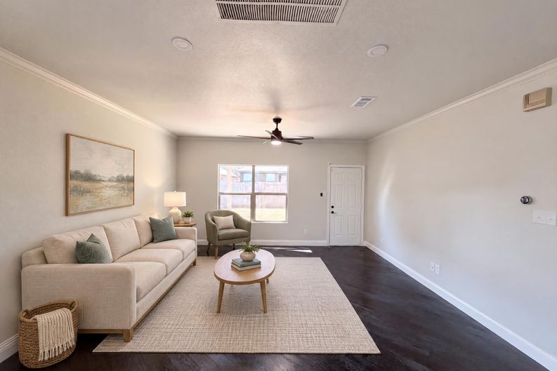 Photo 3 of 28 of 625 River Rock Dr, Azle, TX