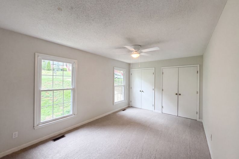 Photo 11 of 17 of 7816 Foxwood Dr, Raleigh, NC