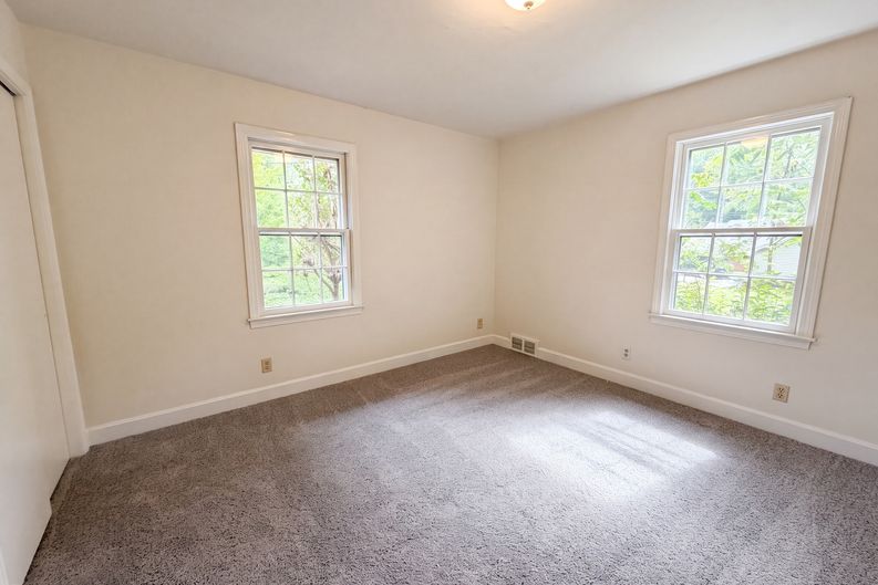 Photo 8 of 17 of 5148 Clearview Dr, Winston Salem, NC