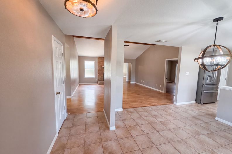 Photo 3 of 23 of 1356 Timberwood Trl, New Braunfels, TX