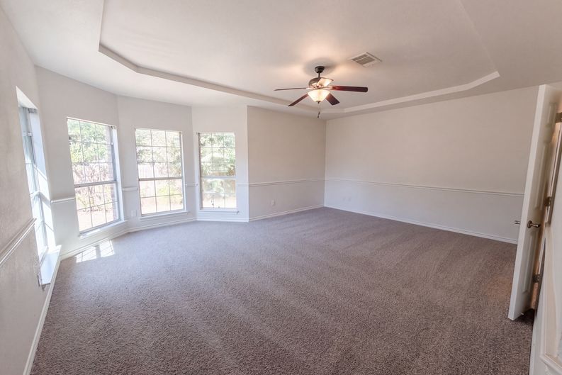 Photo 4 of 29 of 1803 High Meadow St, Glenn Heights, TX
