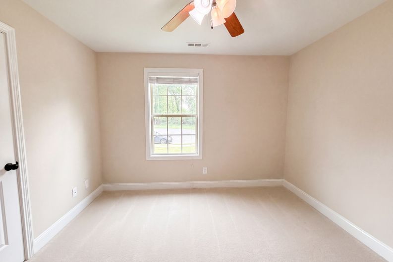 Photo 11 of 19 of 741 Inver Ln, Clarksville, TN