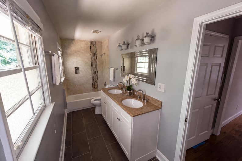 Photo 9 of 26 of 2336 Nesbitt Dr NE, Brookhaven, GA