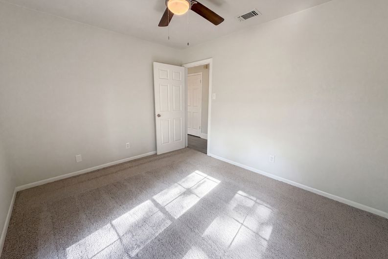 Photo 9 of 18 of 127 Jason Dr, Red Oak, TX