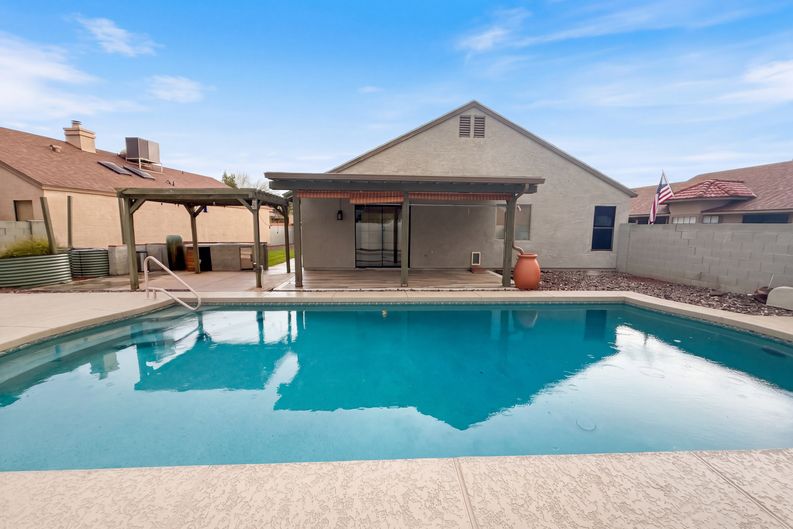 Photo 5 of 26 of 18654 N 45th Ave, Glendale, AZ