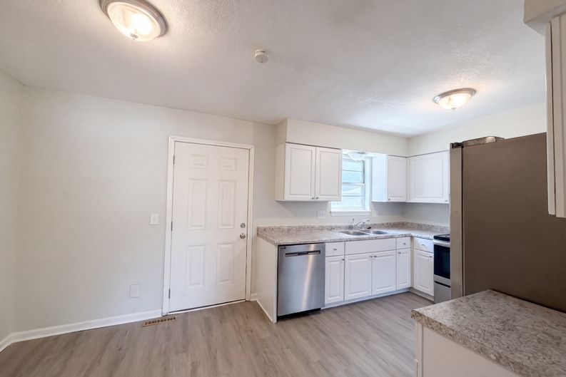 Photo 8 of 22 of 613 W Hulett St, Edgerton, KS