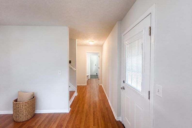 Photo 8 of 32 of 1618 Saddlebrook Dr, Heath, OH