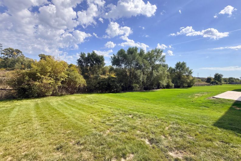 Photo 18 of 22 of 10103 Lakeview Dr, Taylor, MI