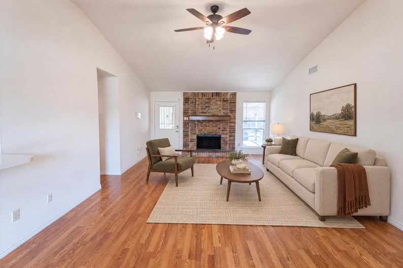 Photo 3 of 15 of 2739 April Hill Ln, Dallas, TX