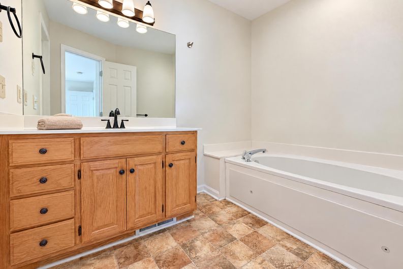 Photo 18 of 42 of 702 Lone Oak Dr, Pegram, TN