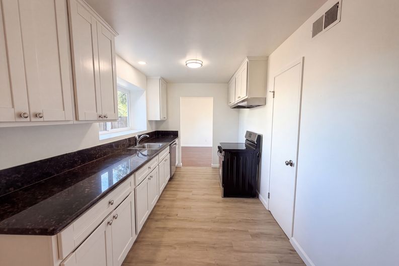 Photo 10 of 39 of 4948 Dewey Dr, Fair Oaks, CA