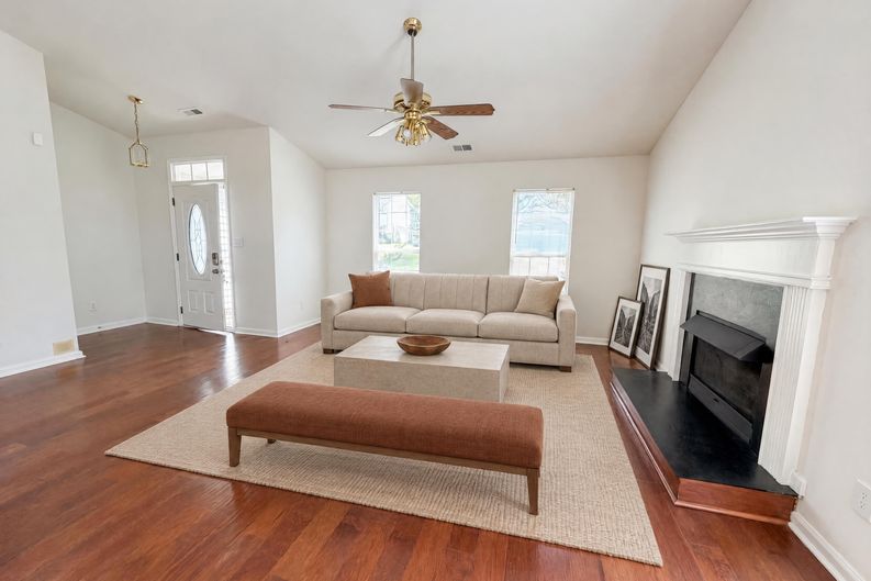Photo 3 of 16 of 12525 Panthersville Dr, Charlotte, NC