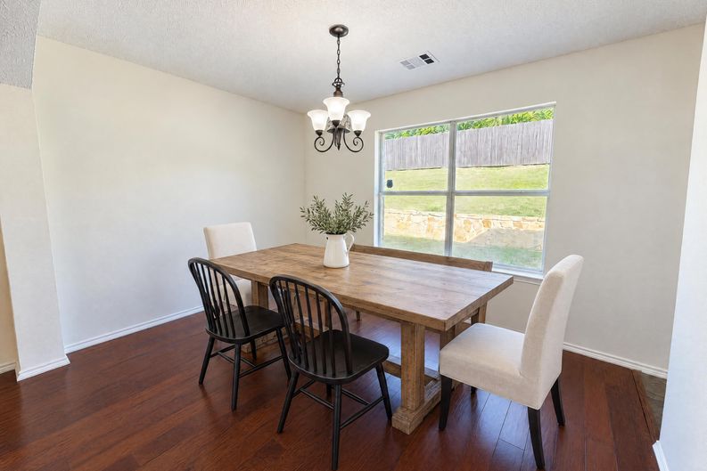 Photo 7 of 25 of 4541 Crystal Ln, Garland, TX