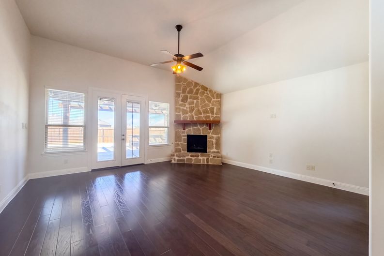 Photo 3 of 22 of 10832 Frost Pl, McKinney, TX
