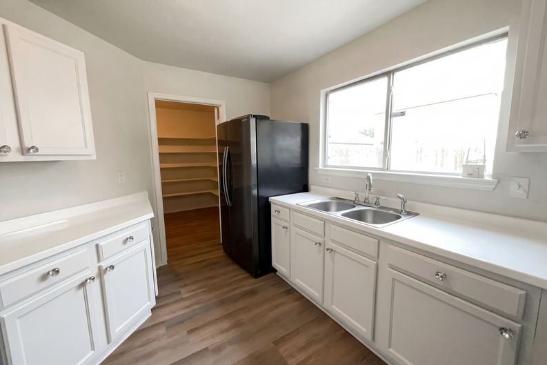 Photo 8 of 18 of 8807 Mesa Vis, San Antonio, TX