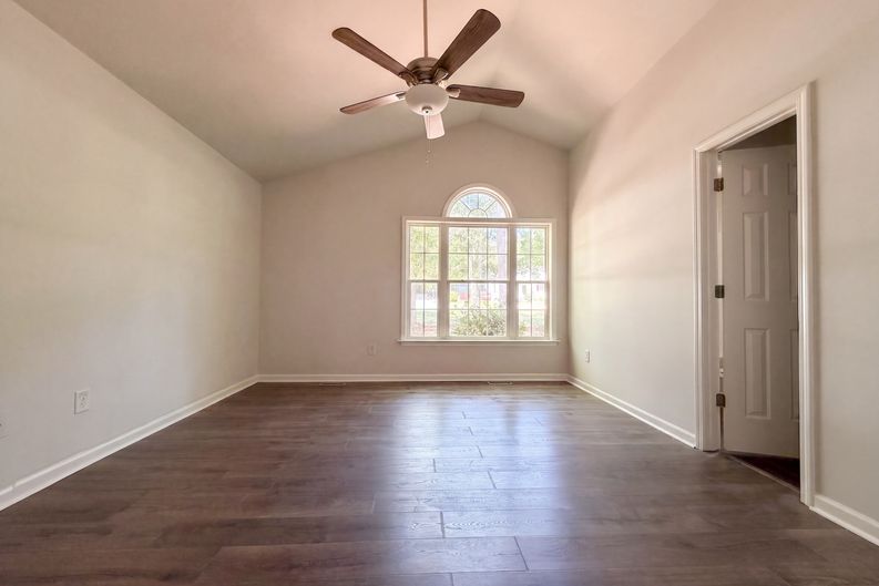 Photo 5 of 25 of 576 Sunray Dr, Clayton, NC