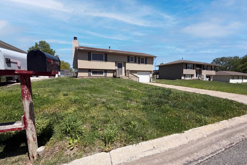 Photo 16 of 19 of 231 Downey Dr, Wellsville, KS