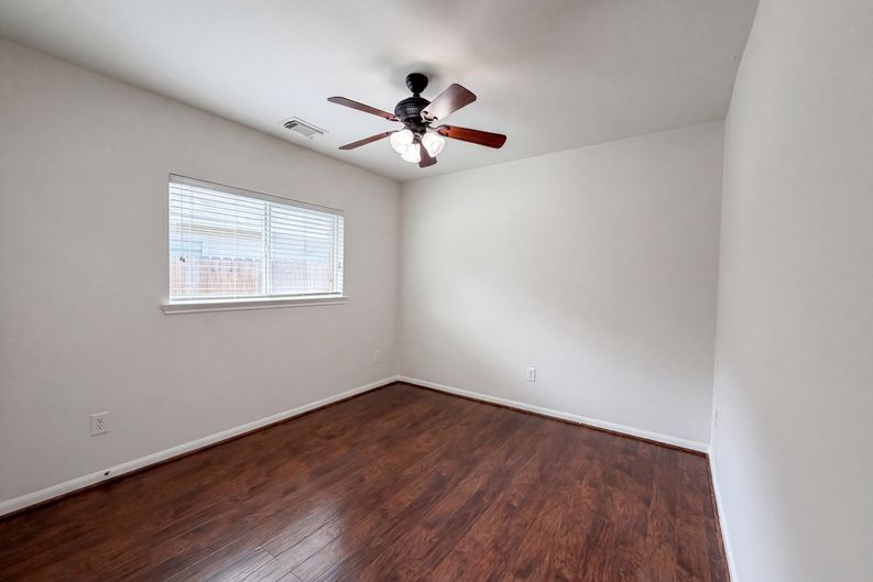 Photo 13 of 20 of 6843 Tammany Manor Ln, Spring, TX