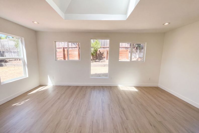 Photo 12 of 30 of 5313 Fernwood Way, Sacramento, CA