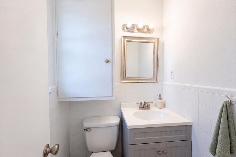 Photo 9 of 16 of 1213 S Ridgeway Dr, Cleburne, TX