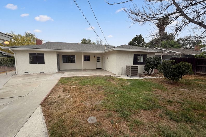 Photo 5 of 27 of 5654 Tower Rd, Riverside, CA
