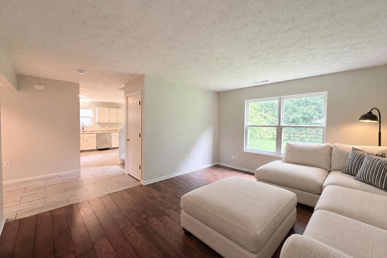 Photo 3 of 25 of 4213 Mallard Dr, Batavia, OH