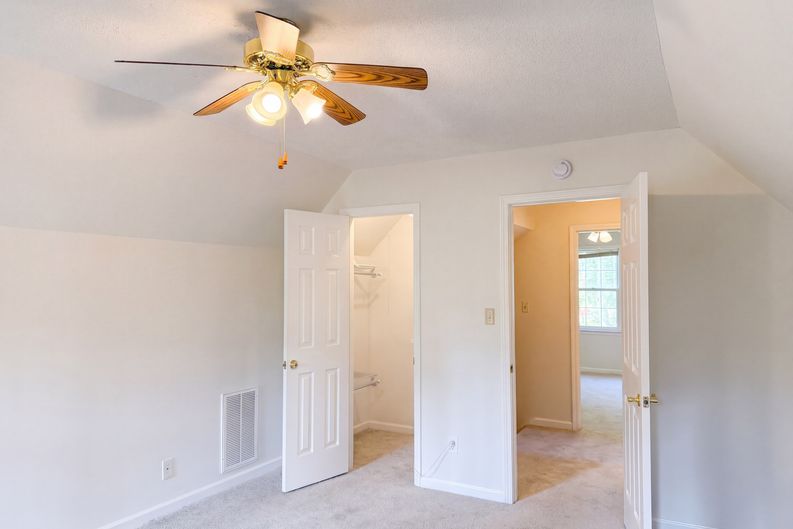 Photo 15 of 24 of 4706 Pineywood Dr SW, Decatur, AL