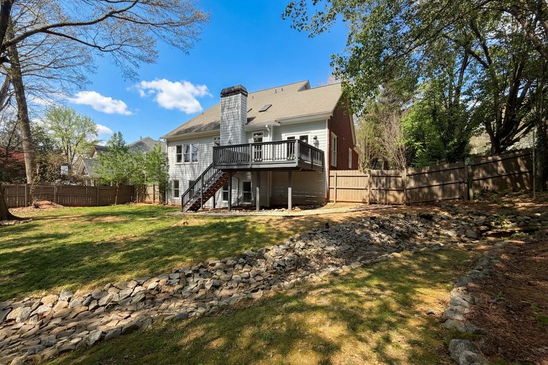 Photo 5 of 44 of 4000 Amberley Ln, Marietta, GA
